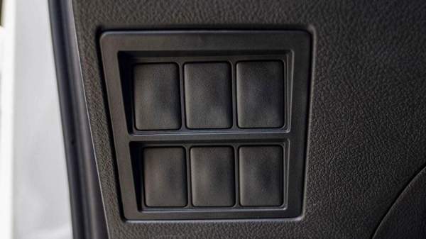 Toyota Hilux (LHD) TOYOTA HILUX DC COMFORT PLUS 2.4D MT 4X4 MY2025 - WHITE