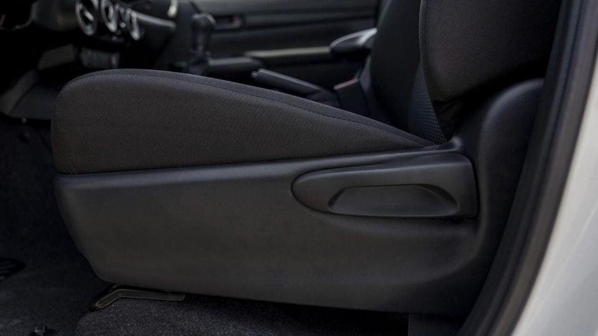 Toyota Hilux (LHD) TOYOTA HILUX DC COMFORT PLUS 2.4D MT 4X4 MY2025 - WHITE-14-14