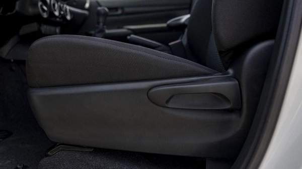 Toyota Hilux (LHD) TOYOTA HILUX DC COMFORT PLUS 2.4D MT 4X4 MY2025 - WHITE