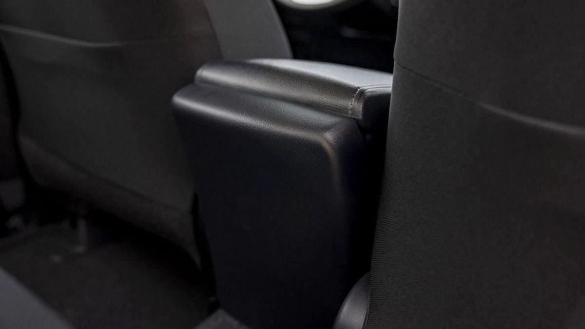 Toyota Hilux (LHD) TOYOTA HILUX DC COMFORT PLUS 2.4D MT 4X4 MY2025 - WHITE-16-16