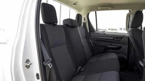 Toyota Hilux (LHD) TOYOTA HILUX DC COMFORT PLUS 2.4D MT 4X4 MY2025 - WHITE