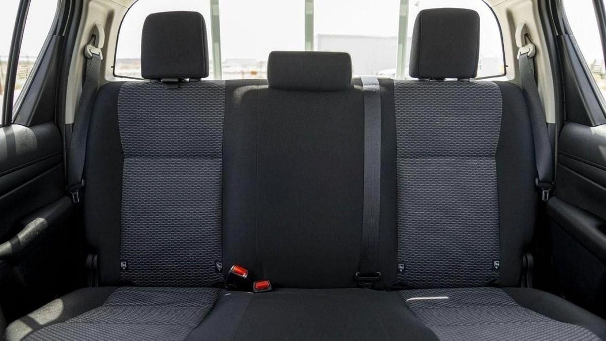 Toyota Hilux (LHD) TOYOTA HILUX DC COMFORT PLUS 2.4D MT 4X4 MY2025 - WHITE-18-18