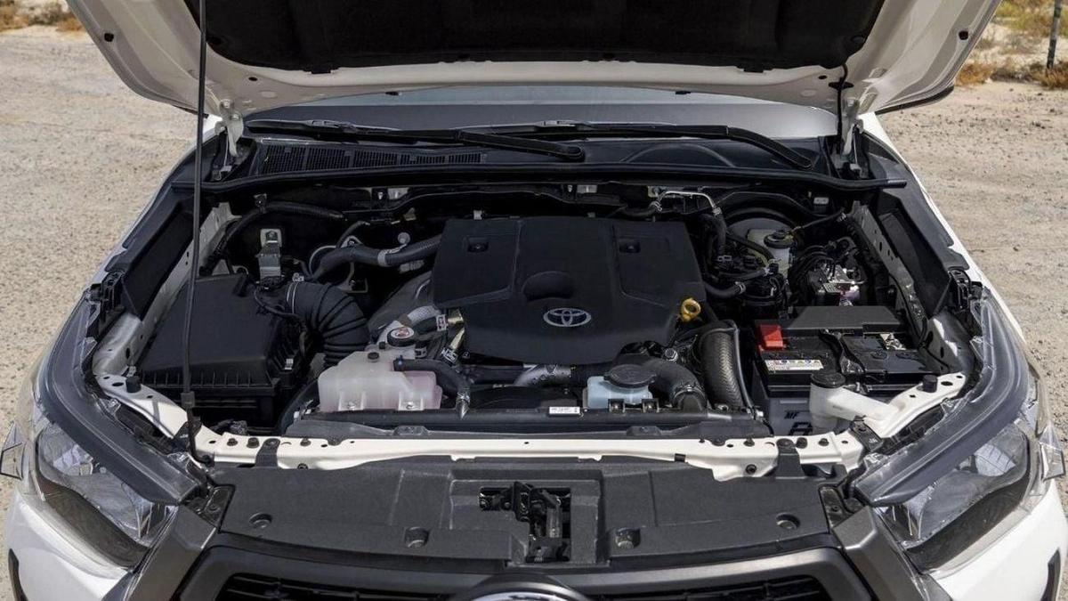 Toyota Hilux (LHD) TOYOTA HILUX DC COMFORT PLUS 2.4D MT 4X4 MY2025 - WHITE-19-19