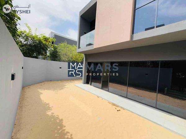 Brand New Luxury 3badroom corner unit available for rent:160k