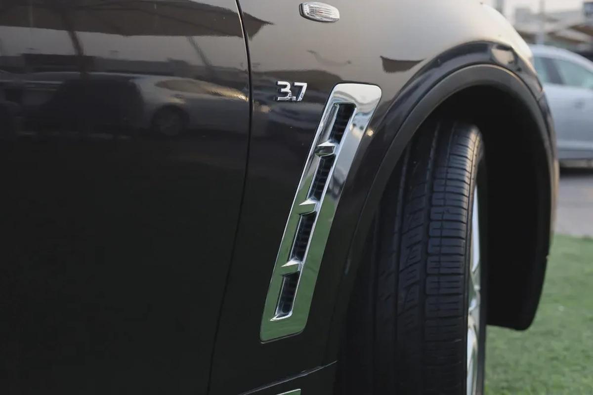 Used Infiniti QX70 3.7L Excellence 2016-2-2