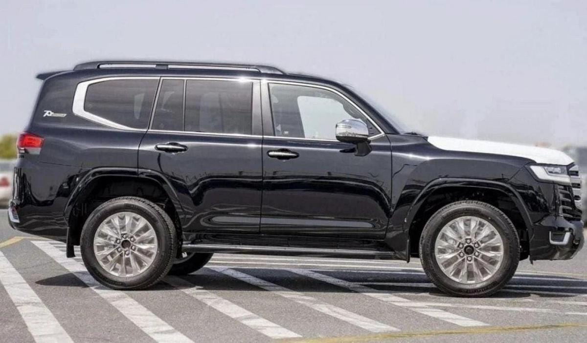 Toyota Land Cruiser LAND CRUISER VXR 3.5L BLACK-3-3