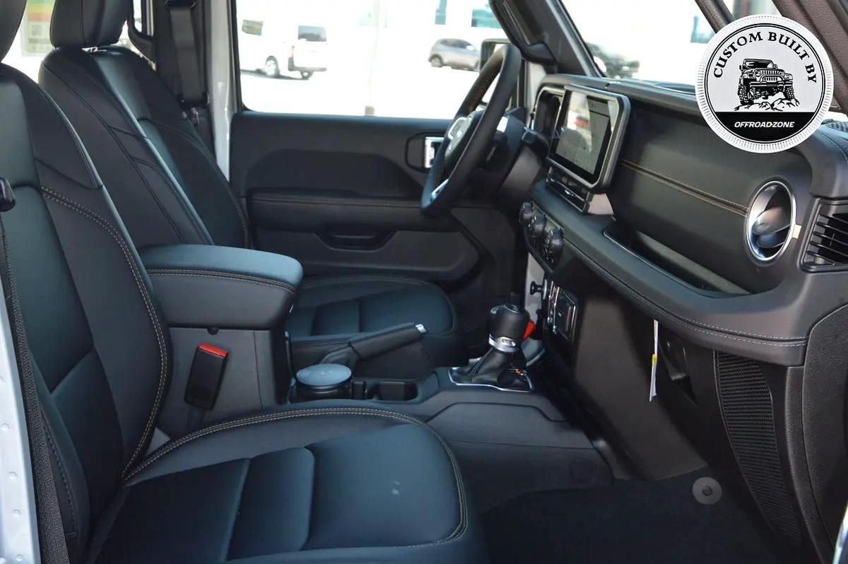 BRAND NEW | DEALER 5 YRS WTY 3 YRS SP | 2026 JEEP WRANGLER 4DR SAHARA BLACK (2.0L)-7-7