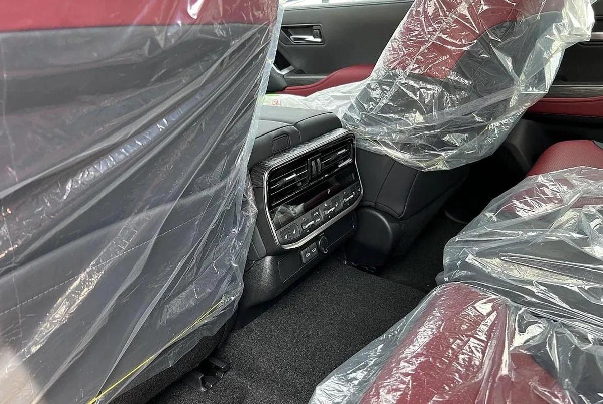 Toyota Land Cruiser VXR 3.5L-4-4