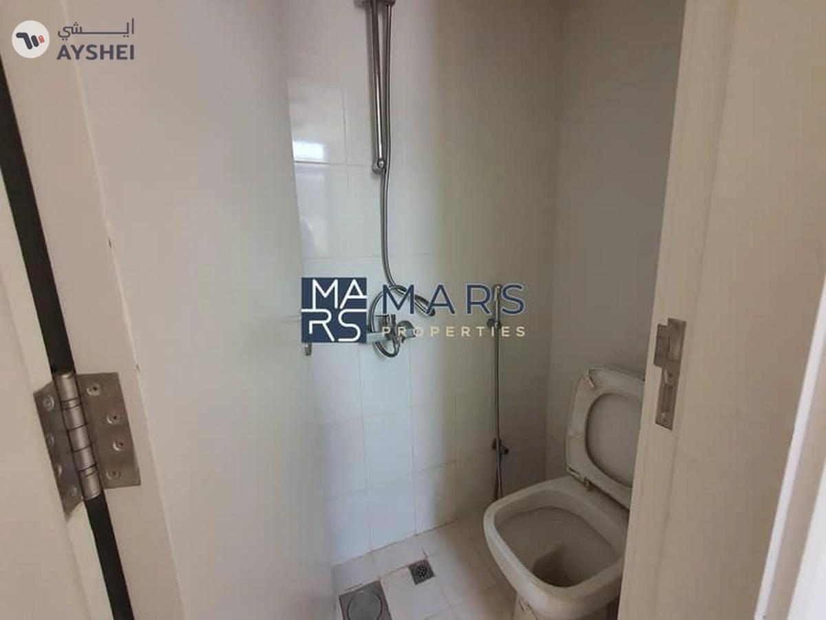 Middle Unit |Lavish Townhouse in Excellent Community-13-13