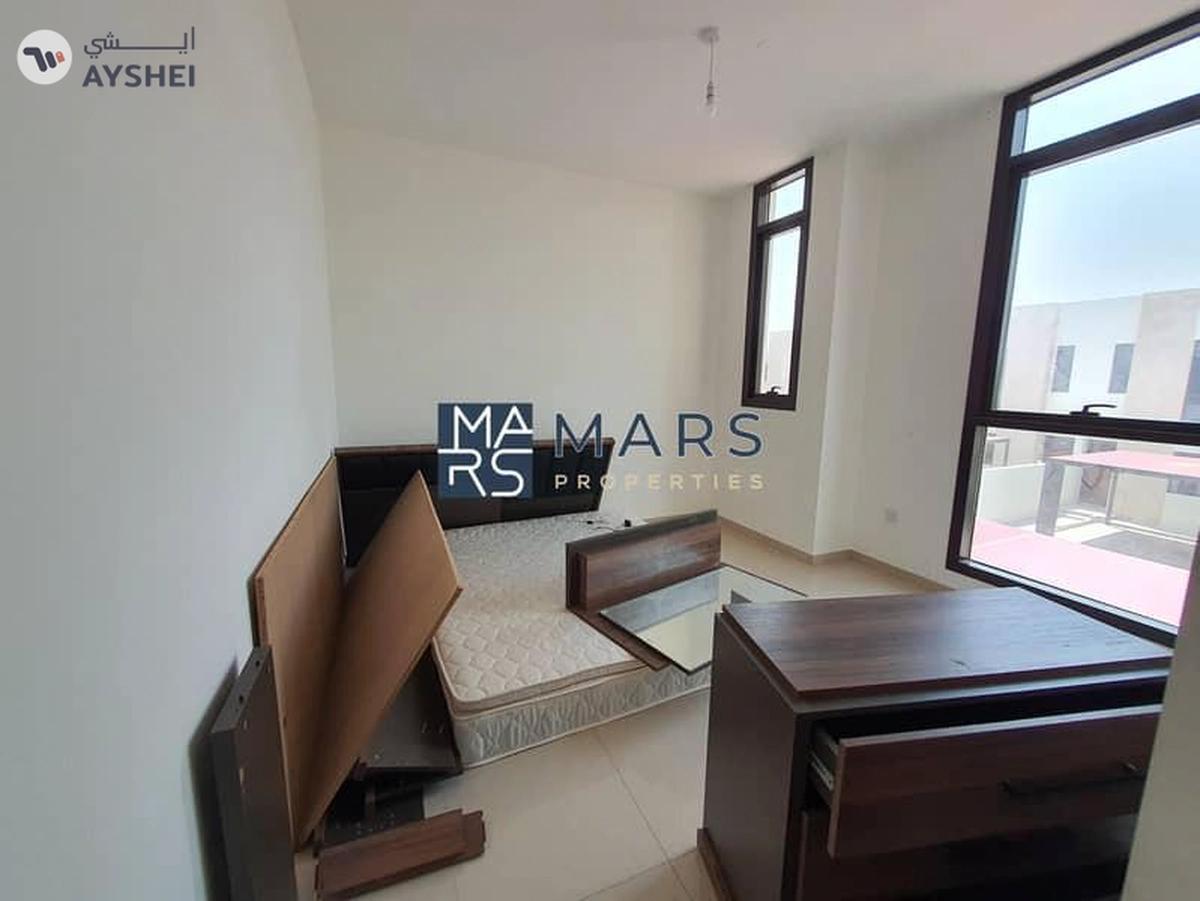 Middle Unit |Lavish Townhouse in Excellent Community-14-14