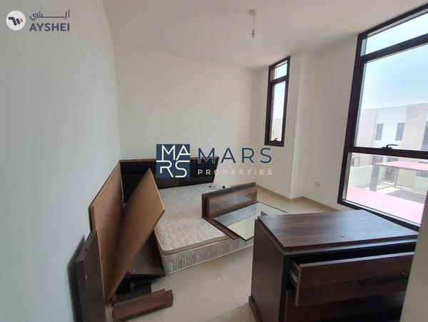 Middle Unit |Lavish Townhouse in Excellent Community