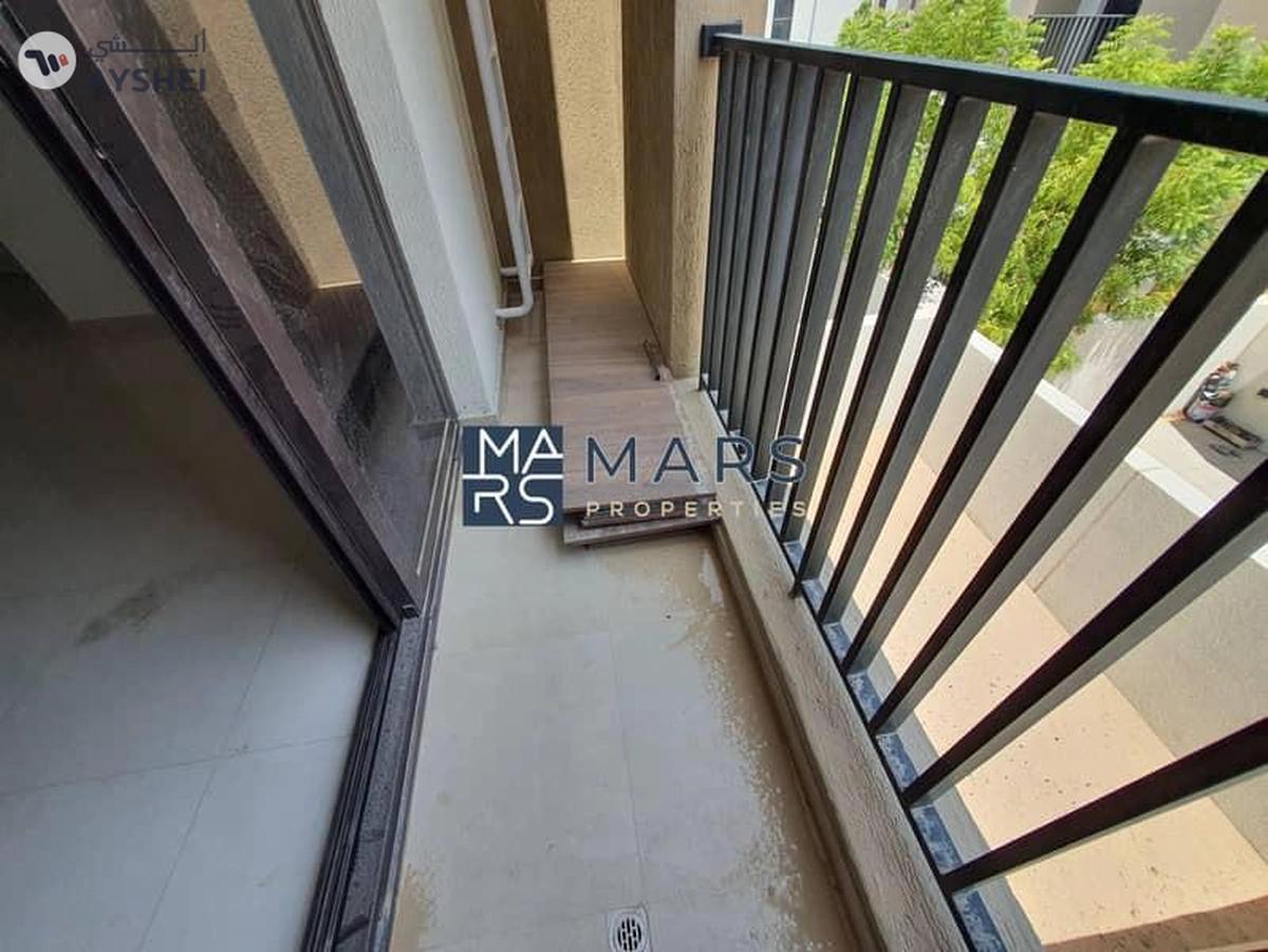 Middle Unit |Lavish Townhouse in Excellent Community-15-15