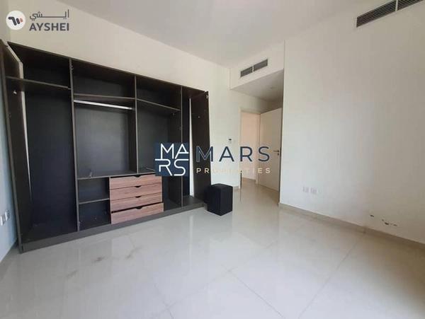 Middle Unit |Lavish Townhouse in Excellent Community