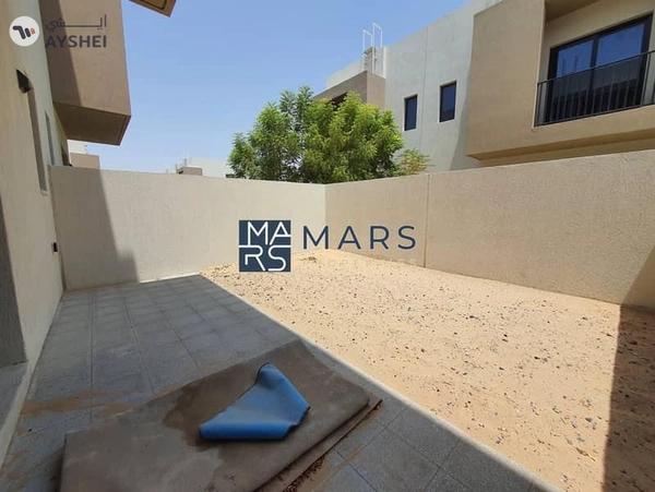 Middle Unit |Lavish Townhouse in Excellent Community