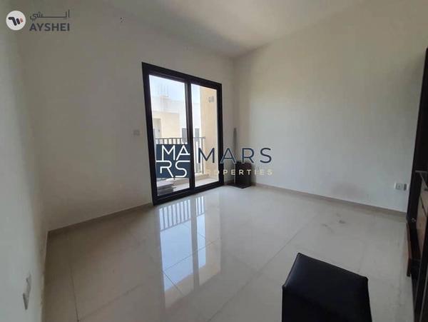 Middle Unit |Lavish Townhouse in Excellent Community