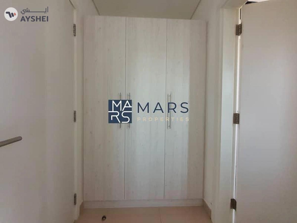 Middle Unit |Lavish Townhouse in Excellent Community-6-6