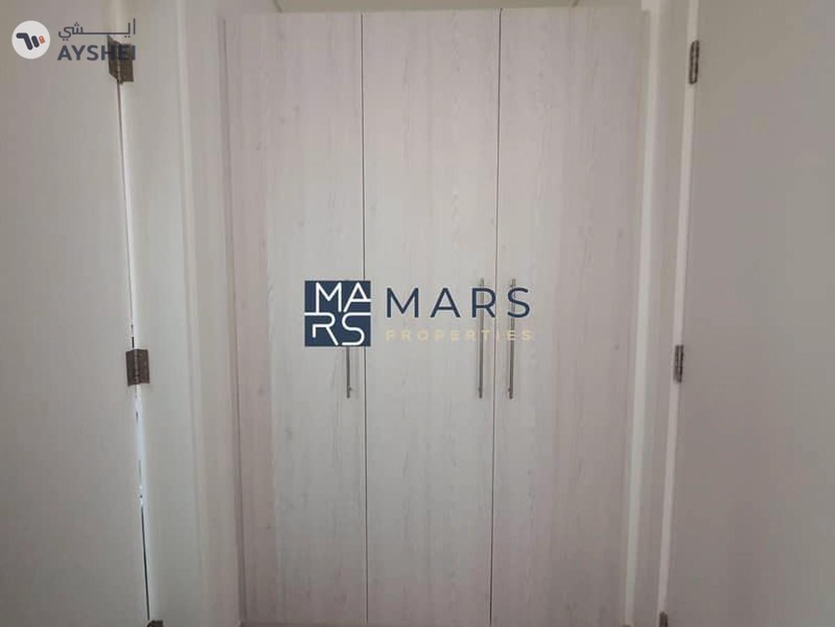 Middle Unit |Lavish Townhouse in Excellent Community-8-8