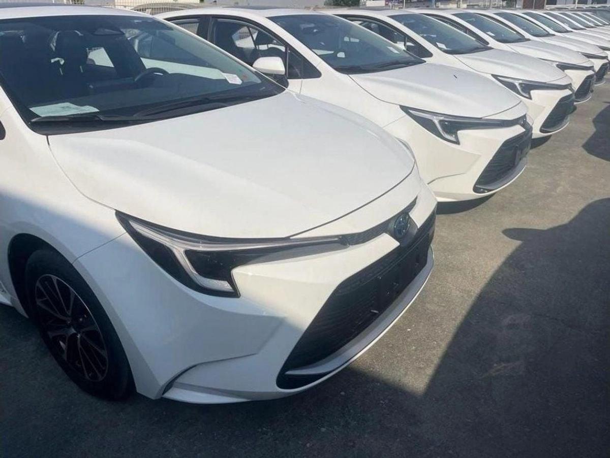 Toyota Corolla 1.8 L HYBRID LEVIN-1-1