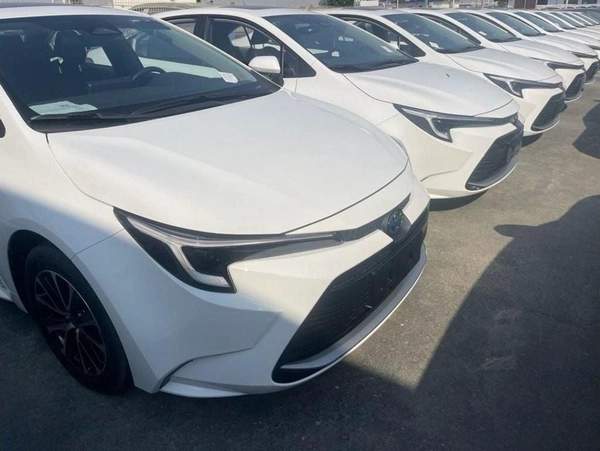 Toyota Corolla 1.8 L HYBRID LEVIN