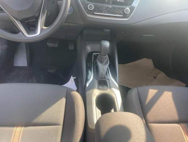 Toyota Corolla 1.8 L HYBRID LEVIN