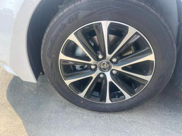 Toyota Corolla 1.8 L HYBRID LEVIN