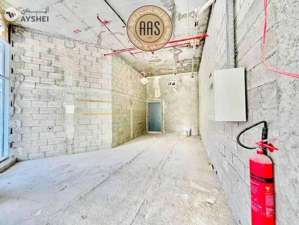 Hot Deal•Main Boulevard View Shop With Exit Door•2 Months Free•4 Cheques