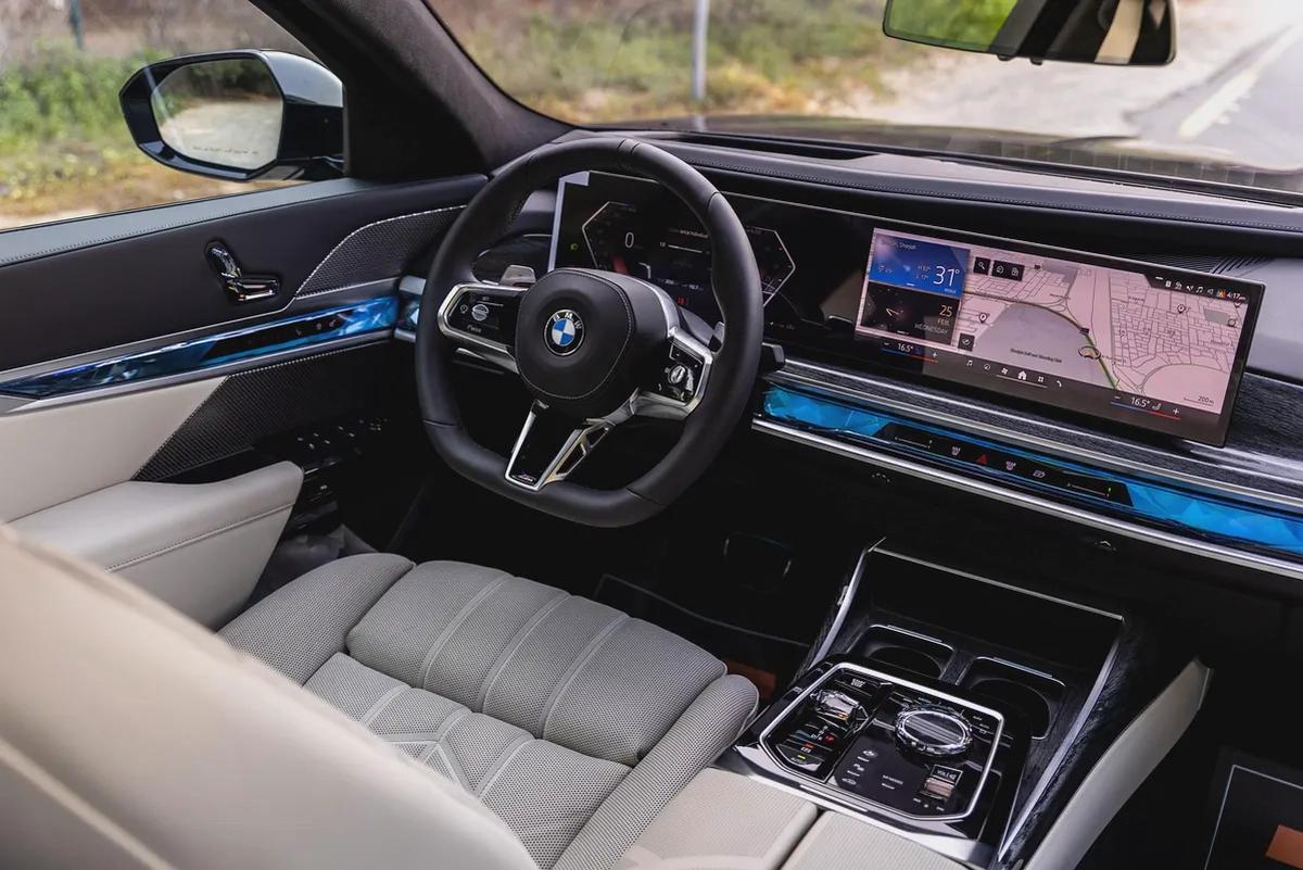 BMW 735i M SPORT INDIVIDUAL || 2026 || MASTER CLASS || UNDER WARRANTY || GCC || SMOKE WHITE INTERIOR-5-5