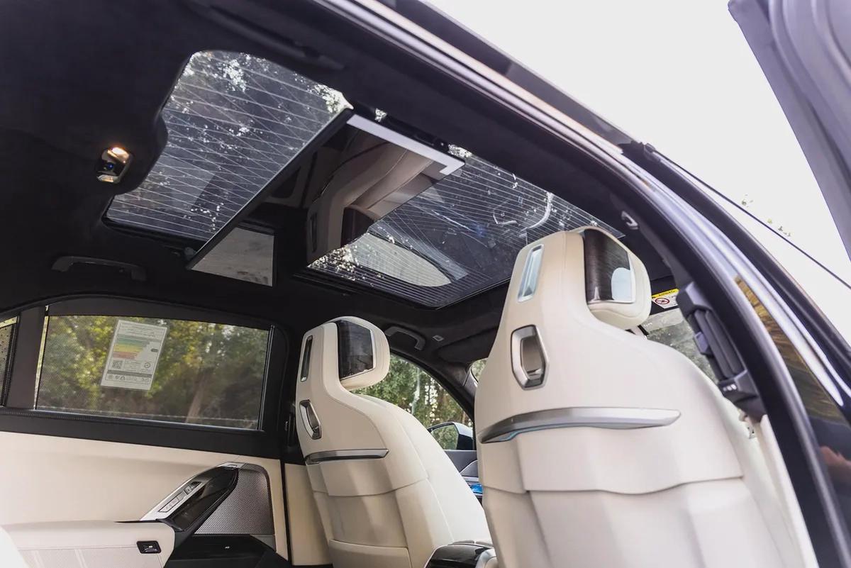 BMW 735i M SPORT INDIVIDUAL || 2026 || MASTER CLASS || UNDER WARRANTY || GCC || SMOKE WHITE INTERIOR-8-8