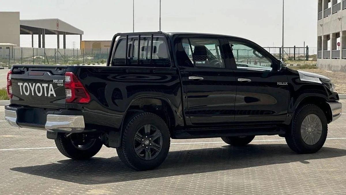 Toyota Hilux Hilux full option petrol 2.7L V4 black colour-3-3