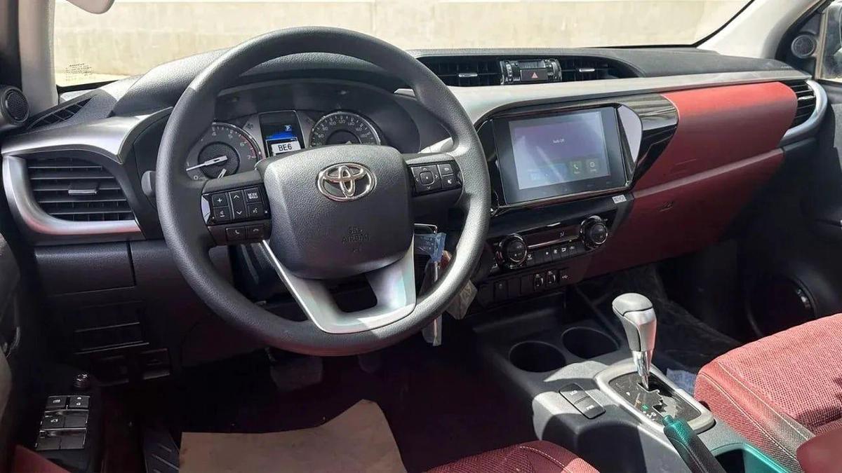 Toyota Hilux Hilux full option petrol 2.7L V4 black colour-7-7