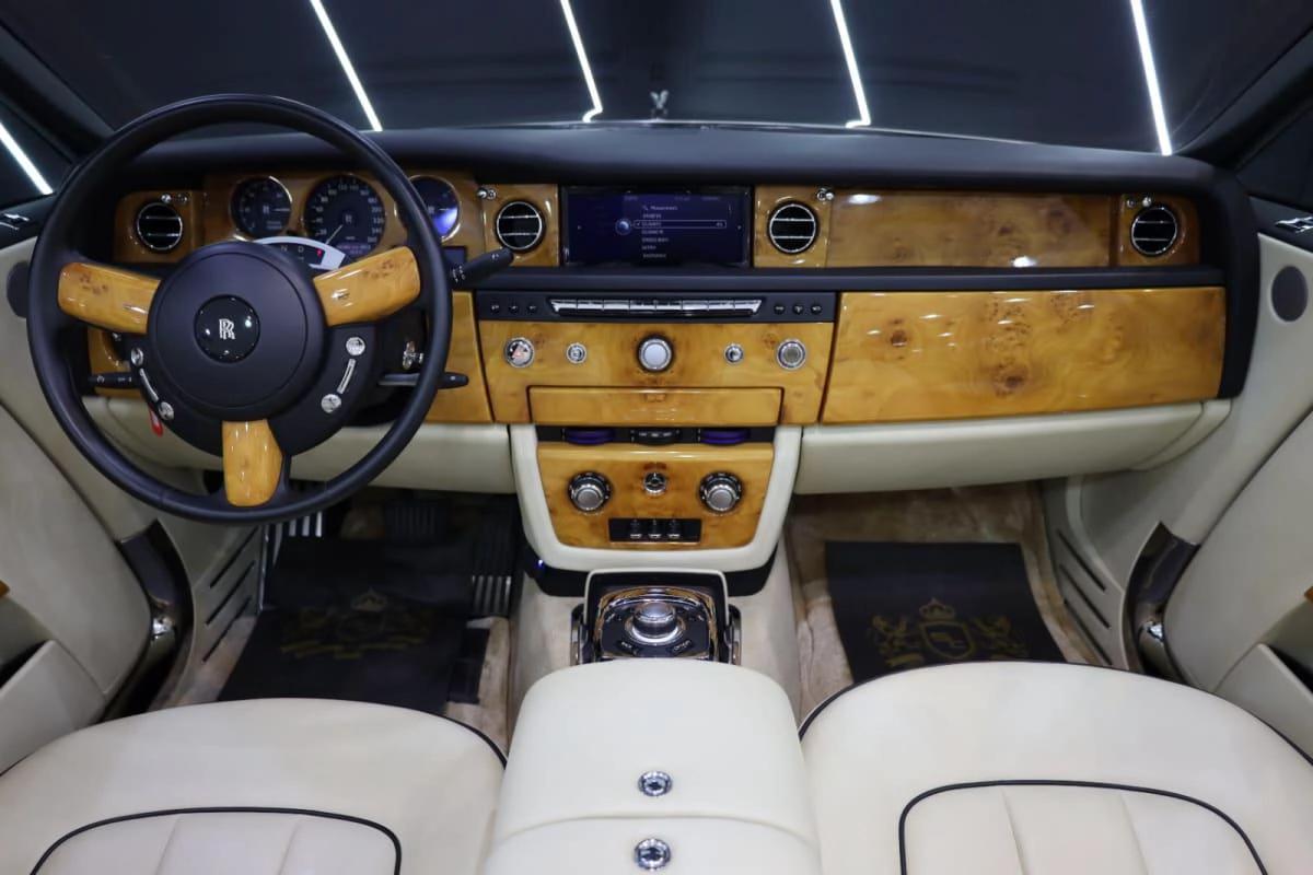 Rolls-Royce Phantom Drophead-3-3