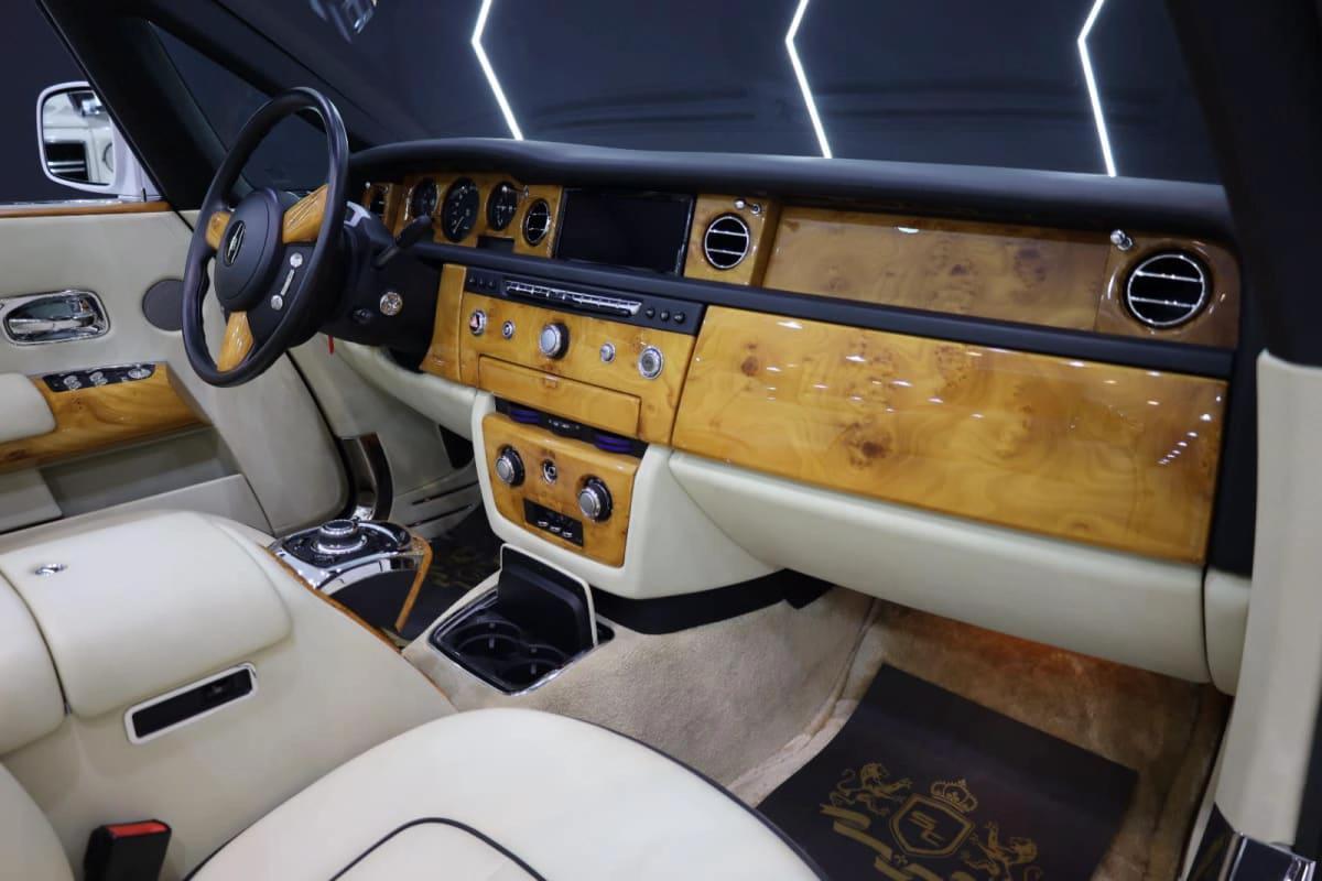 Rolls-Royce Phantom Drophead-6-6