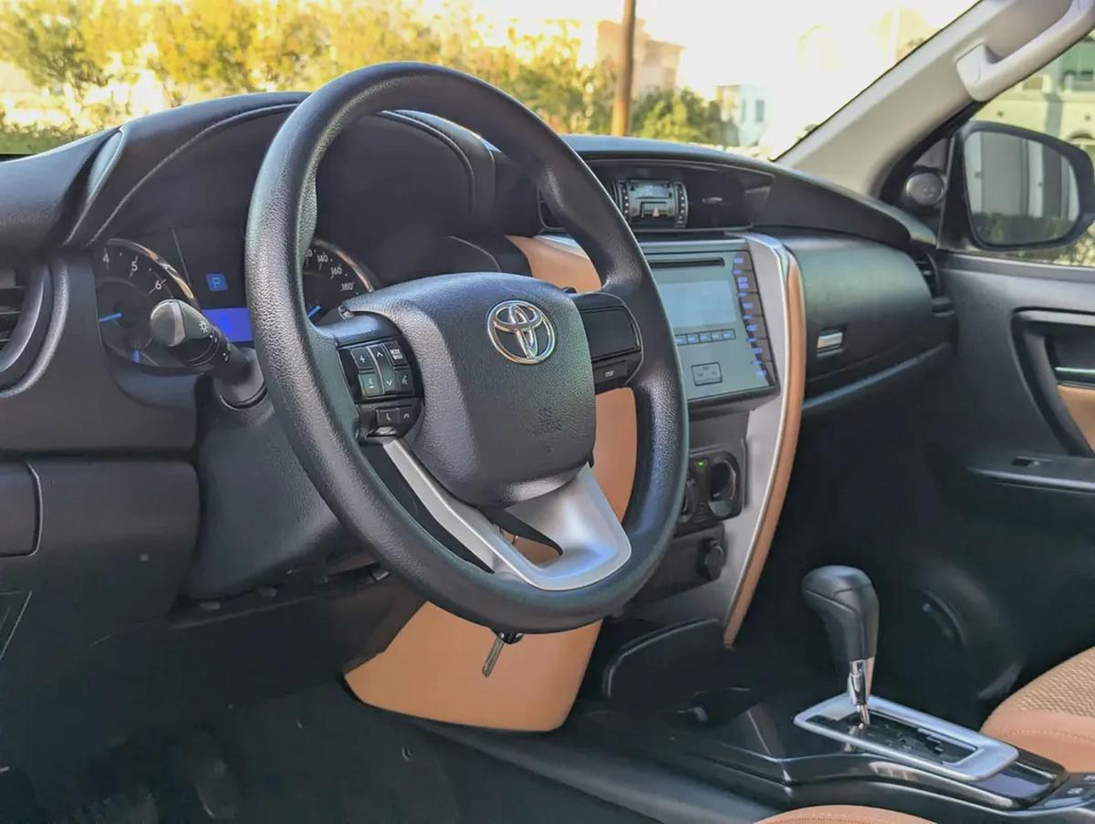 TOYOTA FORTUNER 2016 GCC V4 2.7L 4X4 IN EXCELLENT CONDITION-10-10