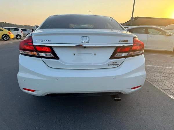 Honda Civic RS 1.8 i-VTEC GCC Model: 2013 Mileage: 117,000 KMS Spec: GCC Very clean and well-maintai