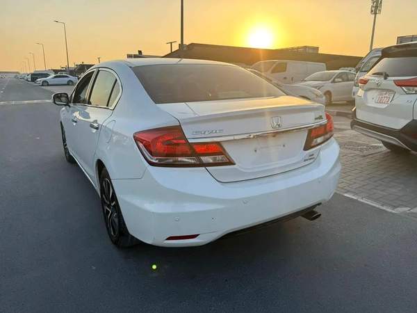 Honda Civic RS 1.8 i-VTEC GCC Model: 2013 Mileage: 117,000 KMS Spec: GCC Very clean and well-maintai