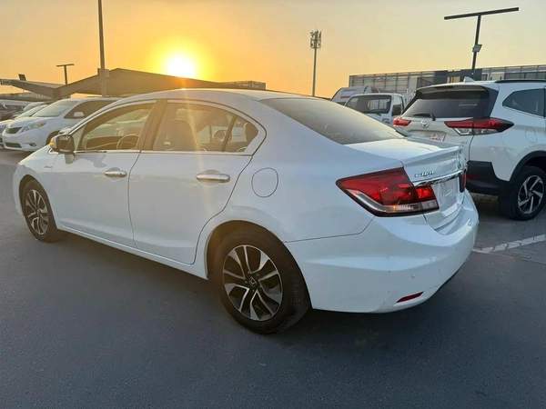 Honda Civic RS 1.8 i-VTEC GCC Model: 2013 Mileage: 117,000 KMS Spec: GCC Very clean and well-maintai