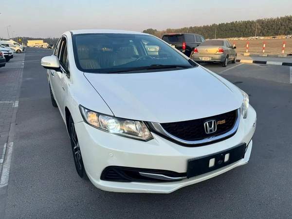 Honda Civic RS 1.8 i-VTEC GCC Model: 2013 Mileage: 117,000 KMS Spec: GCC Very clean and well-maintai