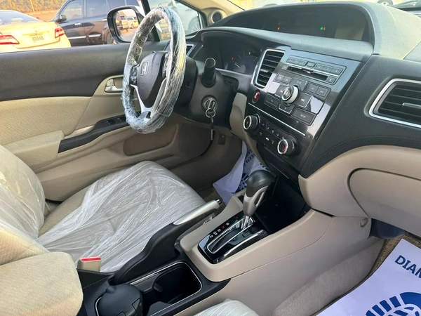 Honda Civic RS 1.8 i-VTEC GCC Model: 2013 Mileage: 117,000 KMS Spec: GCC Very clean and well-maintai
