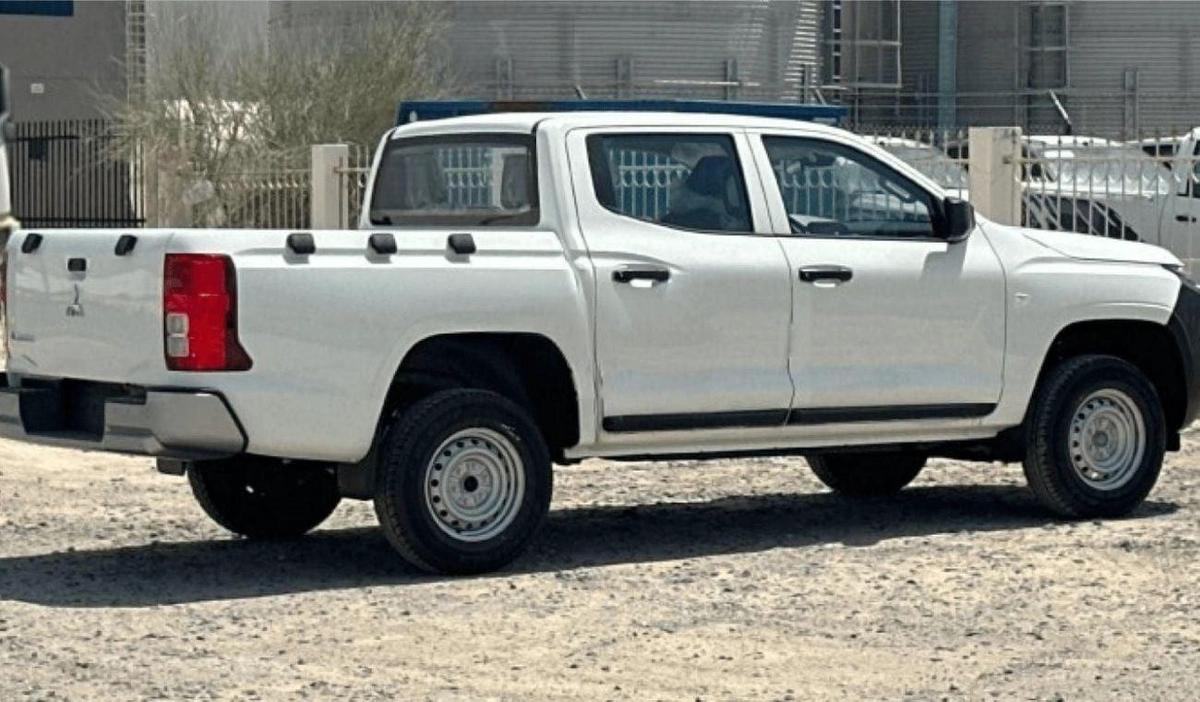 Mitsubishi L200 L200 2.4L petrol DC 4W GL New Face 5MT-3-3