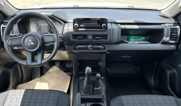 Mitsubishi L200 L200 2.4L petrol DC 4W GL New Face 5MT