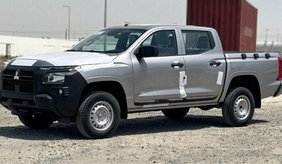 Mitsubishi L200 L200 2.4L petrol DC 4W GL New Face 5MT-16-16