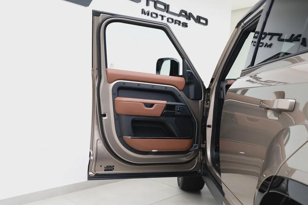 2025 LAND ROVER DEFENDER P635 OCTA | GCC 5 YEARS WARRANTY | 635 HP | HIGH SPEC-6-6