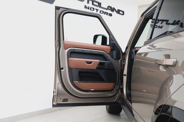 2025 LAND ROVER DEFENDER P635 OCTA | GCC 5 YEARS WARRANTY | 635 HP | HIGH SPEC