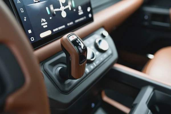 2025 LAND ROVER DEFENDER P635 OCTA | GCC 5 YEARS WARRANTY | 635 HP | HIGH SPEC