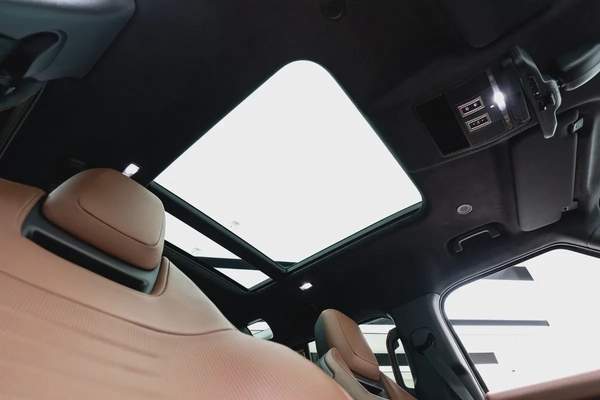 2025 LAND ROVER DEFENDER P635 OCTA | GCC 5 YEARS WARRANTY | 635 HP | HIGH SPEC