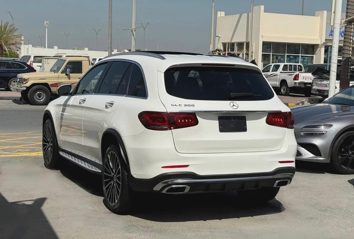 MERCEDES - GLC300 - 2021 - AMG KIT - V4 2,0L - BY TURBO - AMERICAN SPECS VERY GOOD CONDITION-3-3