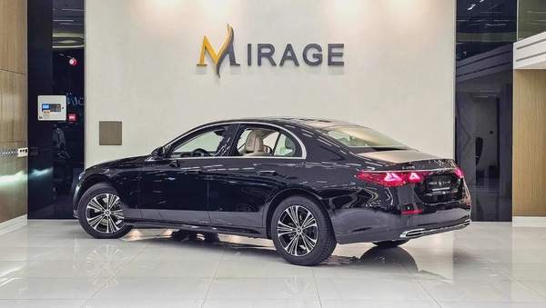 MERCEDES BENZ - E CLASS - E 200 - 2026 MODEL - BLACK COLOR - 0 KM - KOREAN SPECS