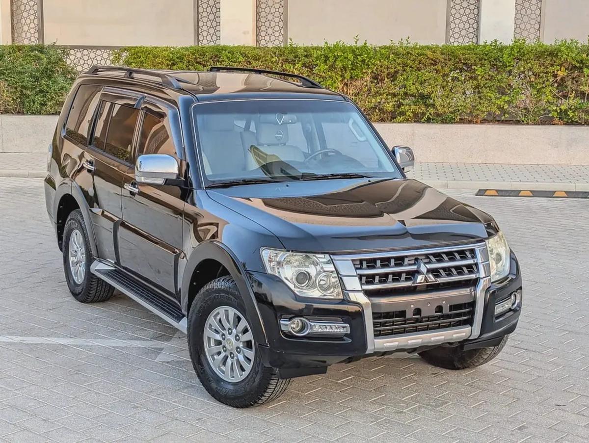 MITSUBISHI PAJERO 2015 GLS TOP FULL OPTION GCC V6 3.5L IN EXCELLENT CONDITION-0-0