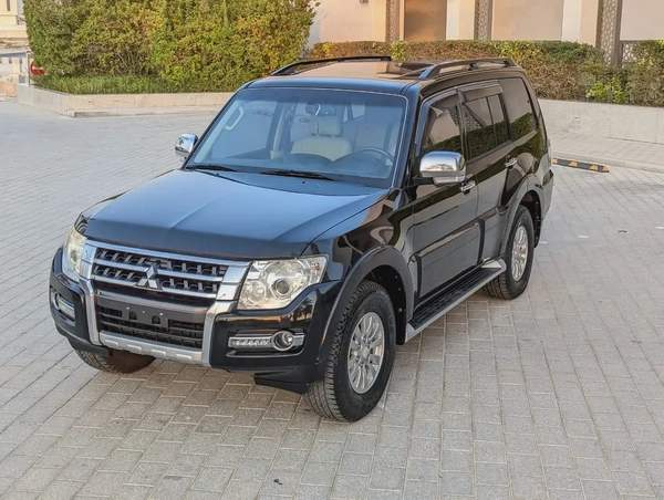 MITSUBISHI PAJERO 2015 GLS TOP FULL OPTION GCC V6 3.5L IN EXCELLENT CONDITION