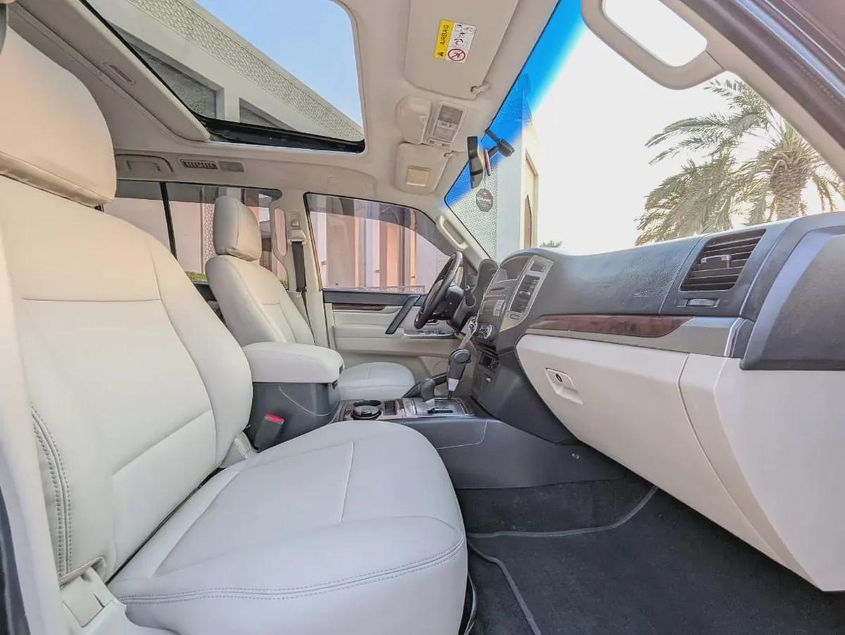 MITSUBISHI PAJERO 2015 GLS TOP FULL OPTION GCC V6 3.5L IN EXCELLENT CONDITION-3-3